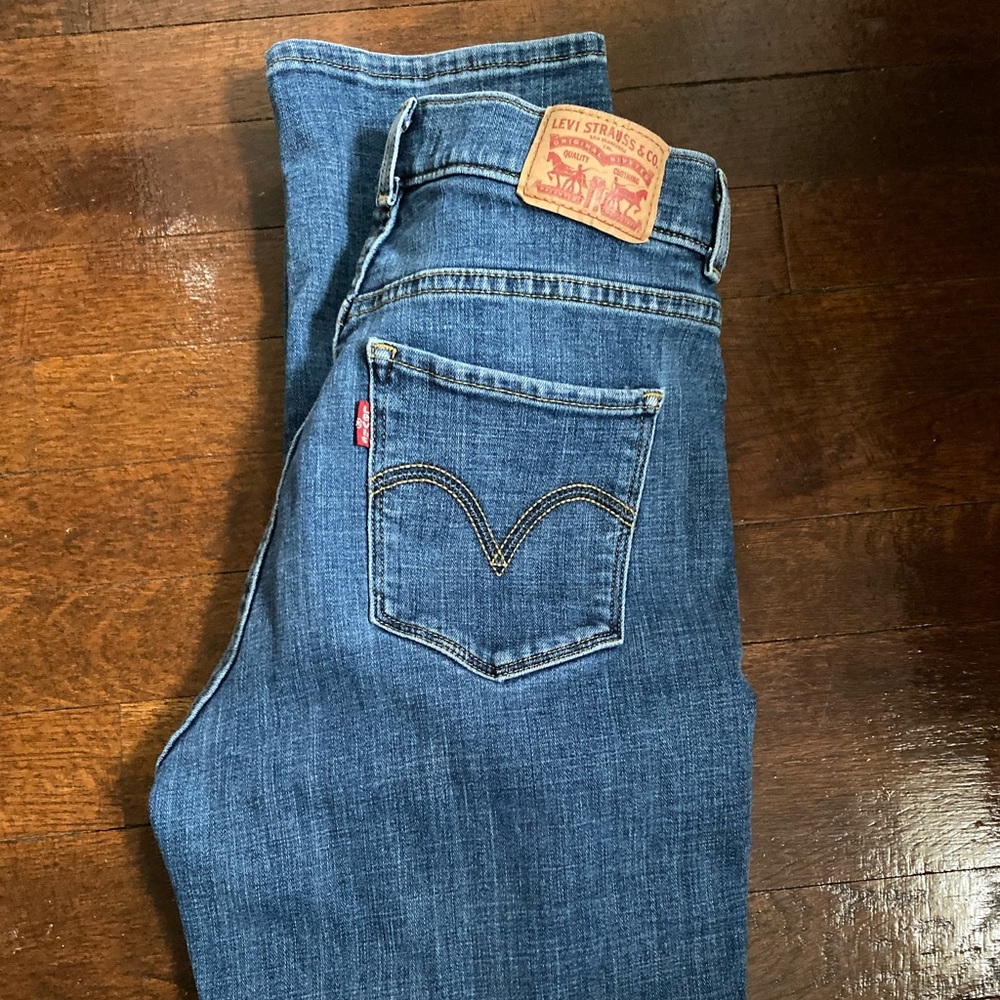 Women’s Levi’s Classic Straight Fit Jeans - size 6
